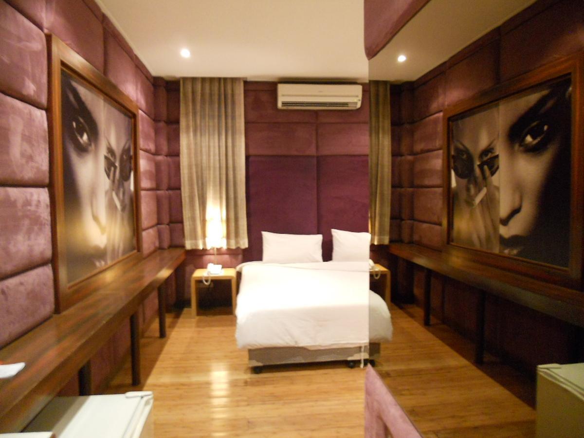 Strand Inn Hotel Bangkok Exteriör bild