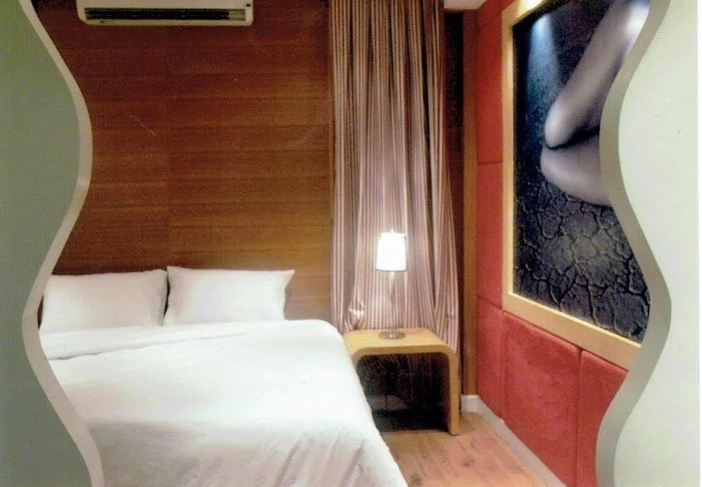 Strand Inn Hotel Bangkok Exteriör bild